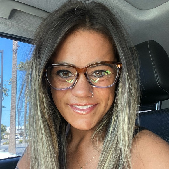 Meet your Posher, Hayley - Picture 2 of 2